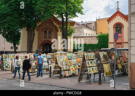 Vilnius old town, view of paintings for sale in Pilies Gatve in the historical Old Town quarter of Vilnius, Lithuania. Stock Photo