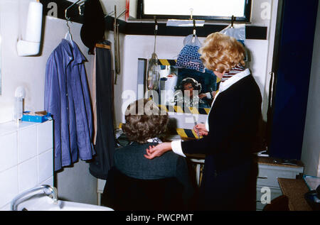 Lore Lorentz, deutsche Kabarettistin, in Düsseldorf, Deutschland 1978. German cabaret artist Lore Lorentz at Duesseldorf, Germany 1978. Stock Photo