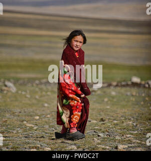 Kyrgyz nomad girl in the Kara Jilga, Tajikistan Stock Photo