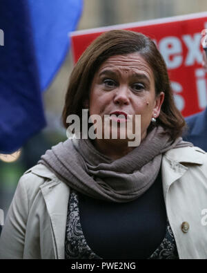 Westminster, UK, 15th Oct 2018. Mary Louise McDonald (m), Leader of Irish Republican Party Sinn Féin, and Teachta Dála (TD) for Dublin Central, makes a statement to press on the lawn outside Houses of Parliament, following Theresa May’s speech in the Commons earlier. McDonald re-iterates previous statements that a time-limited backstop is unacceptable to her party and expresses her concern over whether Irish interests will be appropriately protected. Credit: Imageplotter News and Sports/Alamy Live News Stock Photo