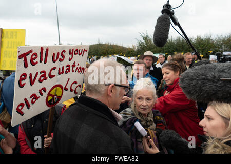 Blackpool UK, 16th October 2018.   news. As the fracking contiues at the Cuadrilla site near Blackpool. A guest appearence by Dame Vivienne Westwood shows her support to the local residents and to the anti-fracking protest,  ©Gary Telford/Alamy live news Stock Photo