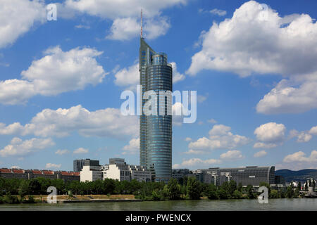 Austria, A-Vienna, Danube, Federal Capital, Millenium Tower at the Handelskai, Commercial Tower, skyscraper, cumulus clouds, Danube promenade, Danube bank Stock Photo