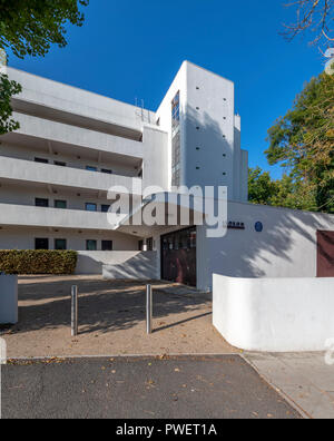 The Isokon Building - also known as Lawn Road Flats - opened in 1934. Designed by Wells Coates. Popular with artists, writers, a chef and even spies. Stock Photo