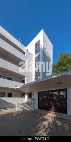 The Isokon Building - also known as Lawn Road Flats - opened in 1934. Designed by Wells Coates. Popular with artists, writers, a chef and even spies. Stock Photo