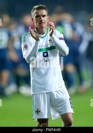 Northern Ireland's Steven Davis applauds the fans at the end of the Nations League match at The Grbavica Stadium, Sarajevo. Stock Photo