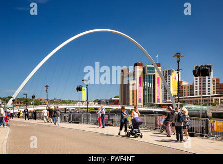 UK, England, Tyneside, Newcastle upon Tyne, Millennium Bridge across River Tyne to Baltic Centre for Contemporary Art Stock Photo