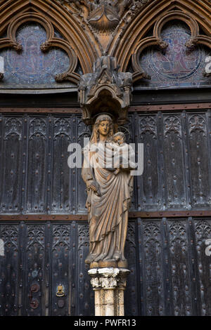 Madonna and Child, Lincoln Cathedral, City of Lincoln, England, United Kingdom Stock Photo