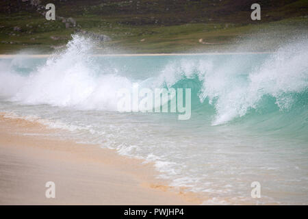Breaking wave on Scarista beach, Harris, Outer Hebrides, Scotland, UK Stock Photo