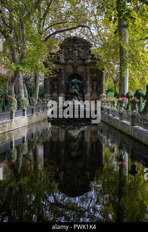 Fontaine Medicis - The Medici Fountain is an historical fountain designed like a grotto reminiscent of  Boboli Gardens in Italy where Marie de Medici  Stock Photo