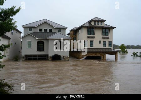 Heavy rains in the Texas Hill Country cause flooding on Lake LBJ, with mud- and debris-filled water inundating lakefront homes Stock Photo