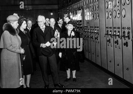 Battersea Power Station - A young Princess Elizabeth and her Grandmother Queen Mary are joined by  several dignitaries who are shown around Control Room 'A', during a state visit in April 1946 Stock Photo