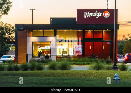Wendy's fast food hamburger restaurant with wrap-around dive-thru lane in Metro Atlanta, Georgia. (USA) Stock Photo