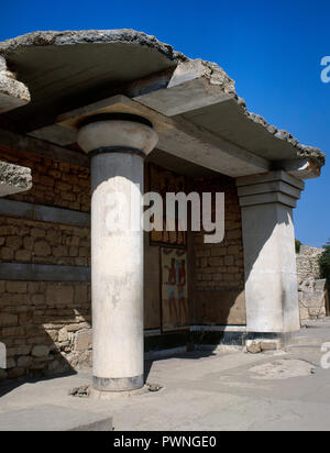 Greece, Crete. Palace of Knossos (1700-1450 BC). South Propylaeum with reproduction of a frescoes depicting young men transporting cups. Stock Photo