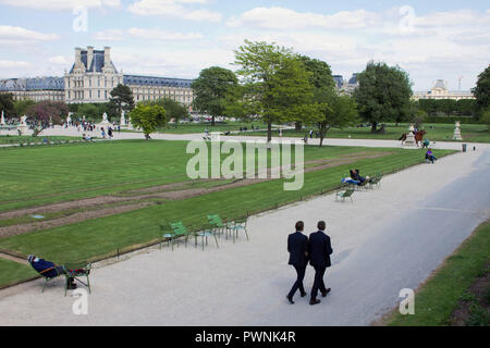 France, Paris, department 75, 1st arrondissement, two executives walking in the Tuileries Garden. Stock Photo