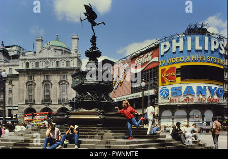Piccadilly Circus, London, England, UK. Circa 1980's Stock Photo - Alamy