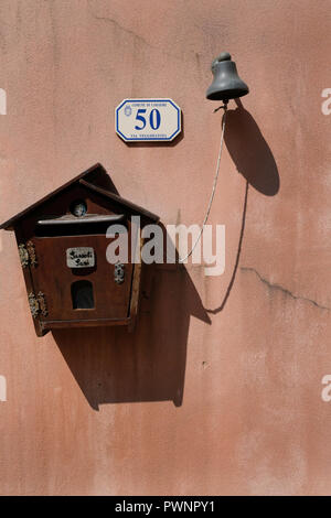 Cassetta postale americana in verde Foto stock - Alamy