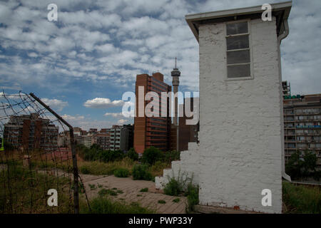 Johannesburg, South Africa, 17 October, 2018. An old prison guard house is seen on Constitutional Hill in Johannesburg, on Wednesday afternoon. The Nugent Commission of Inquiry into the South African Revenue Service (SARS) continued in Pretoria, despite a Constitutional Court application by suspended tax boss Tom Moyane to have it halted. The Constitutional Court is situated on Constitution Hill, where the Apartheid government in the past held prisoners, including Nelson Mandela. Credit: Eva-Lotta Jansson/Alamy Live News Stock Photo