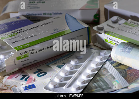 Money Sterling or Euros paid for prescription only medical drugs medicine on black market, illegal to sell pills, capsules, blister packets Stock Photo