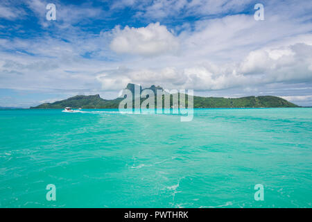 The turquoise lagoon, Mont Otemanu, Bora Bora island, Französisch-Polynesien Stock Photo