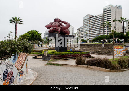The Kiss Park in Miraflores Boardwalk, Lima Stock Photo