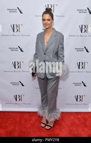 New York, USA. 17th October, 2018. Katie Holmes attends The American Ballet Theatre 2018 Fall Gala at David H. Koch Theater, Lincoln Center on October 17, 2018 in New York City. Credit: Erik Pendzich/Alamy Live News Stock Photo