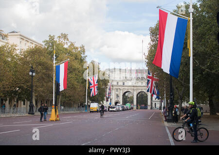 London UK. 18th October 2018. Dutch flags decorate The Mall in preparations for the Dutch Royal Family UK State visit.  His Majesty King Willem-Alexander and Her Majesty Queen Máxima of the Netherlands will pay a state visit to the United Kingdom at the invitation of Her Majesty Queen Elizabeth II which is  set to take place on 23 and 24 October 2018 Credit: amer ghazzal/Alamy Live News Stock Photo