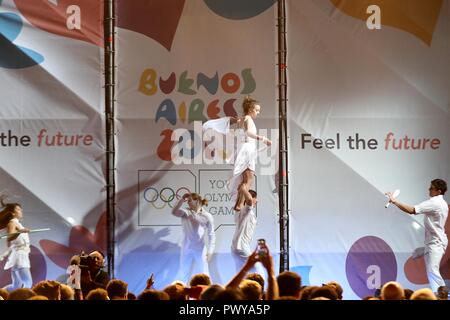 Buenos Aires, Argentina. 18th Oct, 2018. Dancers perform during the closing ceremony of the 2018 Summer Youth Olympic Games at the Youth Olympic Village in Buenos Aires, Argentina, on Oct. 18, 2018. Credit: Li Ming/Xinhua/Alamy Live News Stock Photo