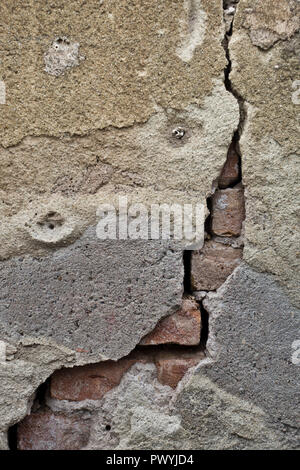 crack in the concrete wall Stock Photo