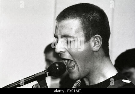 Sean Dickson of indie pop band the Soup Dragons at the George and Dragon pub, Bedford, 1986. Stock Photo