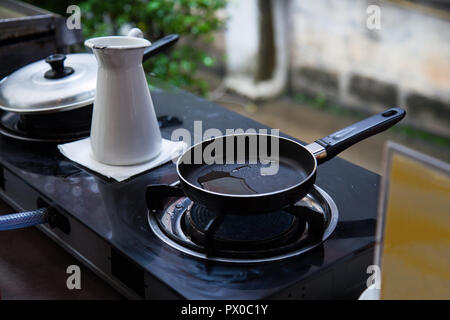 Heating oil in frying pan Stock Photo: 38534154 - Alamy