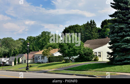 Neighborhood, homes in West Irondequoit outskirts of Rochester near Lake Ontario, upstate New York, USA Stock Photo