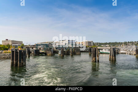 BREMERTON, WASHINGTON STATE, USA - JUNE 2018: Wide angle view of the dock in Bremertong from a ferry departing on its journey to Seattle. Stock Photo