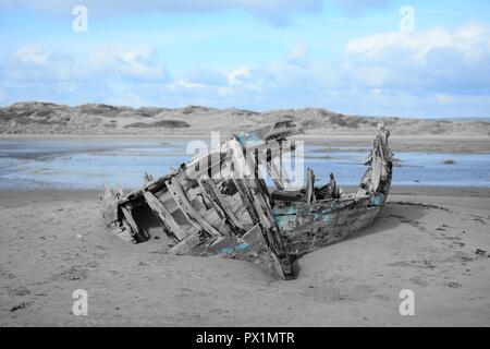 Colorsplash photo of the shipwreck on the beach at Crow point in Devon ...