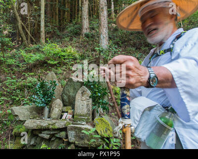 Henro pilgrim walking,  henro korogashi forest trail,  to Yokomineji temple 60, Shikoku 88 temple  pilgrimage, Ehime, Japan Stock Photo