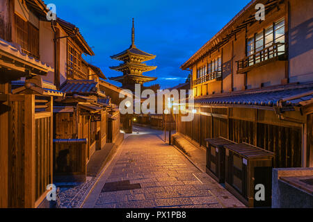 Kyoto Japan - Yasaka Pagoda Old Japanese town Stock Photo