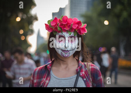 A young woman wearing typical 'catrina' makeup at the Day of the Dead parade in Mexico City Stock Photo