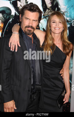 Josh Brolin, Diane Lane  06/17/10 'Jonah Hex'  @  Cinerama Dome, Hollywood Photo by Megumi Torii/HNW / PictureLux  June 17, 2010   File Reference # 33686 628HNWPLX Stock Photo