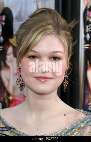 Julia Stiles  03/28/04 'Prince & Me' Premiere  @ Grauman's Chinese theatre, Hollywood Photo by Kazumi Nakamoto/HNW / PictureLux  March 28, 2004   File Reference # 33686 638HNWPLX Stock Photo