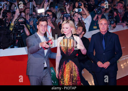 Rome Italy. October 19, 2018. Cate Blanchett greets fans on the red carpet of the 13th Rome Film Festival at the Auditorium Parco Della Musica. Rome Film Fest 2018. Credit: Gennaro Leonardi / Alamy Live News Stock Photo