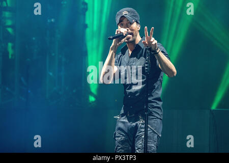 London, England. 19th October 201, Enrique Iglesias Performs At  The O2 Arena, England.© Jason Richardson / Alamy Live News Stock Photo