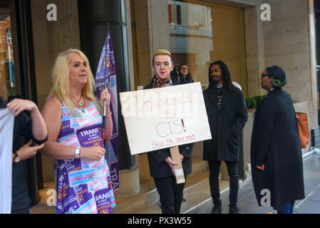 London, UK. 19th October 2018. Protesters outside the Daily Mail building following articles demonising trans people, particularly trans women, in The Metro which they publish, and their printing an advertisement campaign for the hate group, 'Fair Play for Women'.  Thousands have complained about The Metro, and the picket today was organ Credit: Peter Marshall/Alamy Live News Stock Photo