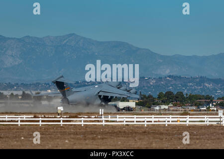 Los Alamitos, CA. USAF C-17 Globemaster III takes off through the heat waves on the runway at Joint Forces Training Base Los Alamintos for the Great Pacific Air Show on October, 19, 2018. Credit: Benjamin Ginsberg Credit: Benjamin Ginsberg/Alamy Live News Stock Photo