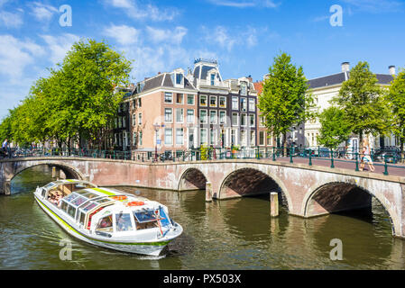 canal amsterdam going under leidsegracht bridges boat junction netherlands holland europe eu alamy