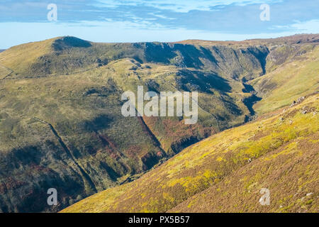 Grindslow Knoll and Grindsbrook Clough from Ringing Roger on Kinder Scout in The Peak District National Park, Derbyshire,UK Stock Photo