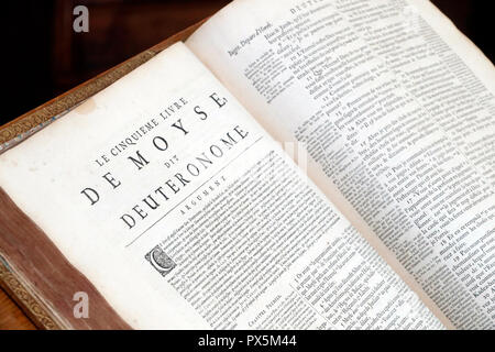 Old bible in French, 1669.  Old Testament. Pentateuch or the Five Books of Moses. Deuteronomy.  Historical book. Stock Photo