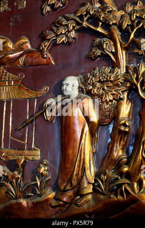 Museum of Traditional Vietnamese Medicine.  Wood carved relief of traditional medicine. Tue Tinh ( 14 th century ). Physician and zen Buddhist. He was Stock Photo
