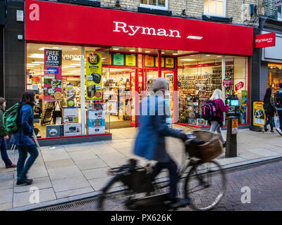 Ryman Shop Ryman Store - cyclists and pedestrians pass the Rymans store in Cambridge UK Stock Photo