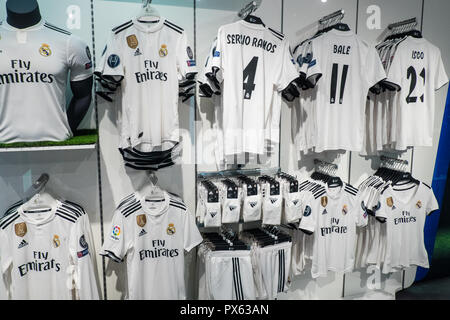 Real Madrid,football,club,official,sports,shop,merchandise,replica,shirts,in,Gothic,Quarter,Barrio Gothic,in,Barcelona,fierce,rivals,Catalan,Catalonia Stock Photo