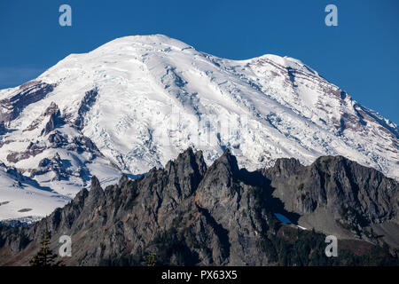 WA14598-00...WASHINGTON - Mount Rainier and the Governors Ridge viewed from the Tipsoo Lakes area in Mount Rainier National Park. Stock Photo