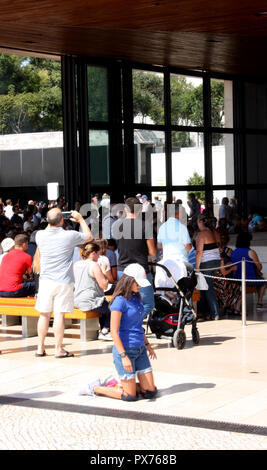 People on their knees crawling around the outside of the Chapel of the Apparitions or Capelinha das Aparições at Fatima, Portugal Stock Photo